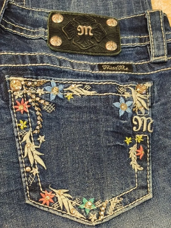 Miss Me Signature Skinny Jeans Size 30 In EUC - Picture 2 of 4